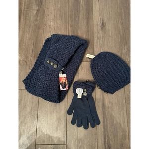 NWT matching Scarf, Hat & Gloves